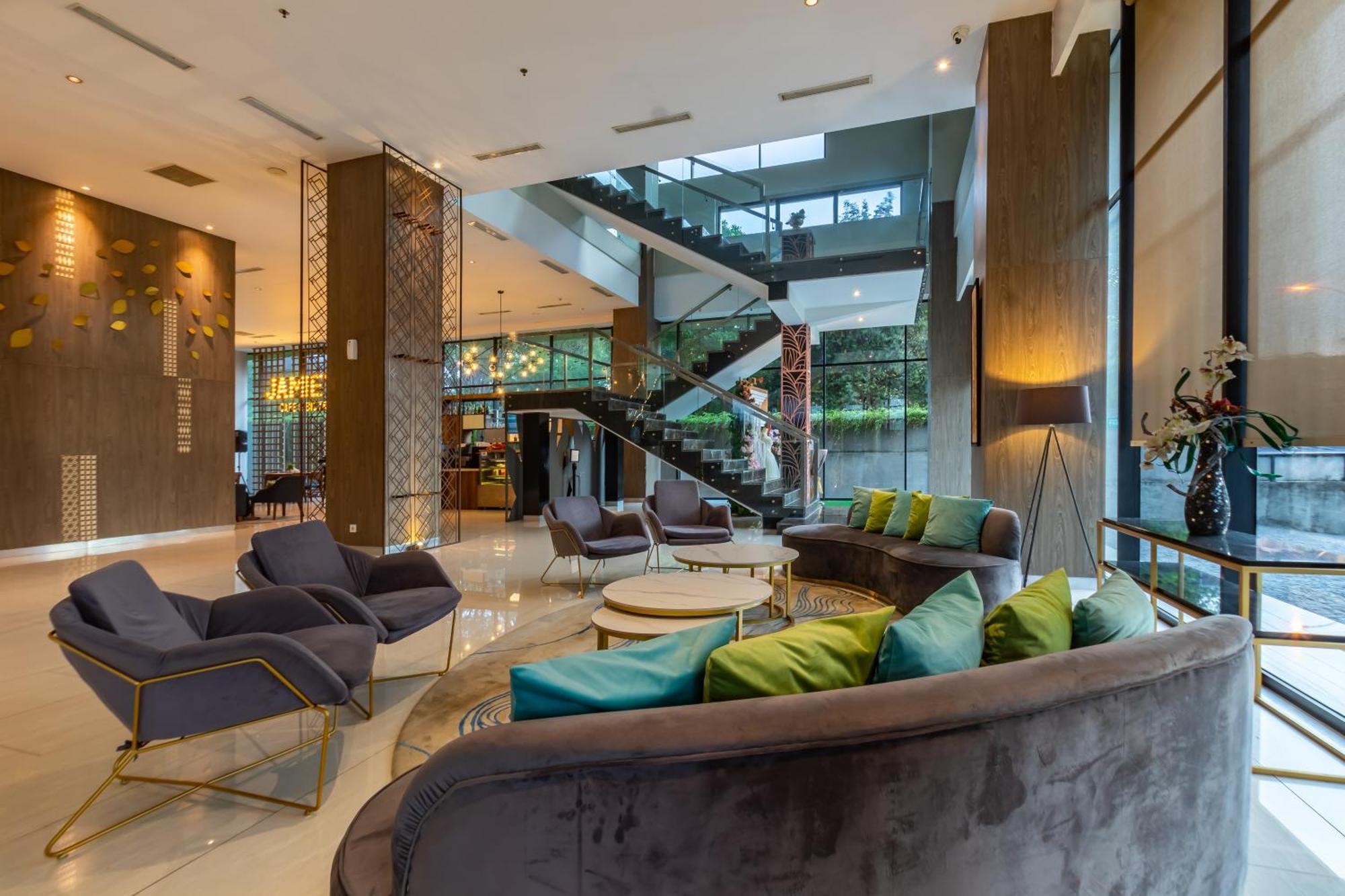 Hotel Ayola Lippo Cikarang Exterior foto